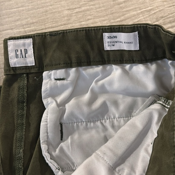 Gap essential khaki - Picture 2 of 2